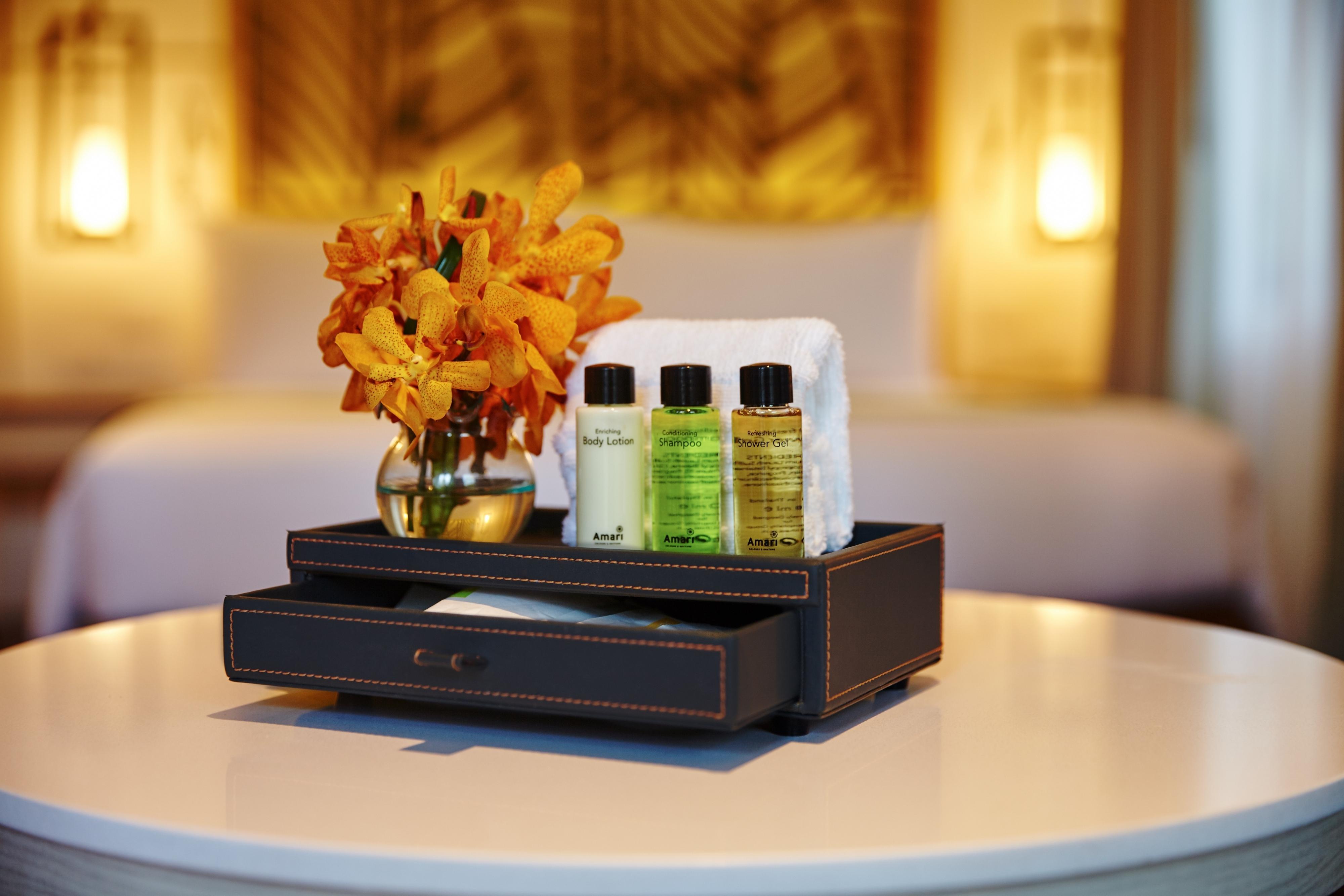 Hotel Amari Koh Samui Chaweng  Esterno foto A set of hotel amenities