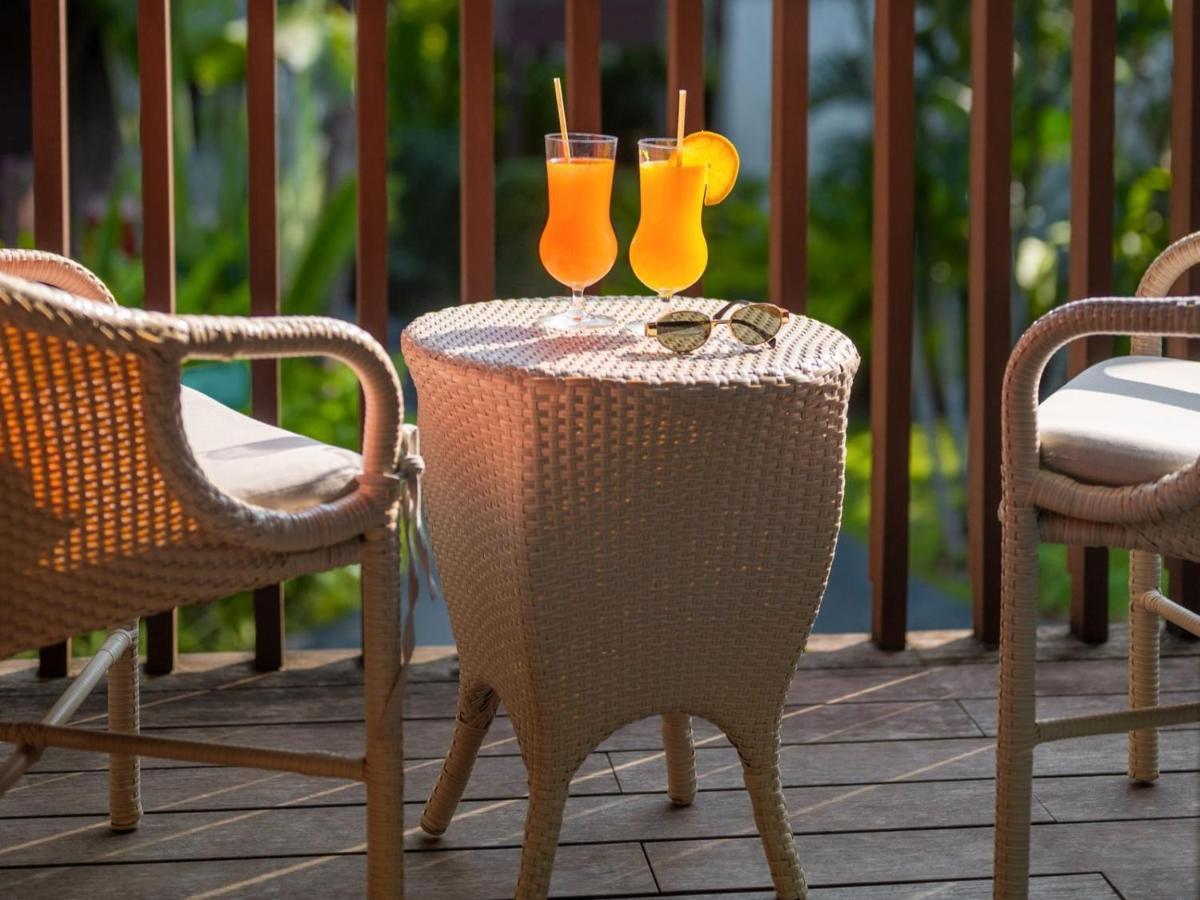 Hotel Amari Koh Samui Chaweng  Esterno foto A rattan table