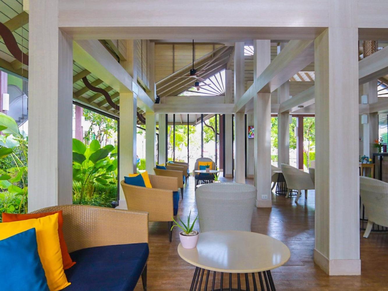 Hotel Amari Koh Samui Chaweng  Esterno foto The interior of the airport lounge